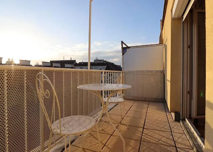 Brilliant View: Balcony Home, Modern, Stylish And Newly Renovated