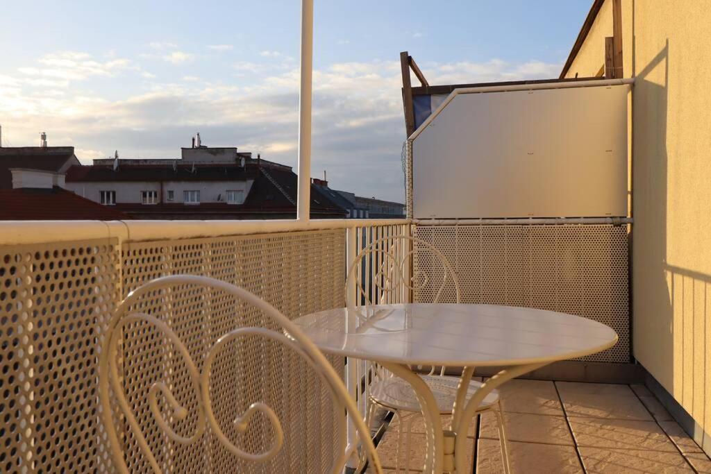Apartamento Brilliant View: Balcony Home, Modern, Stylish And Newly Renovated *