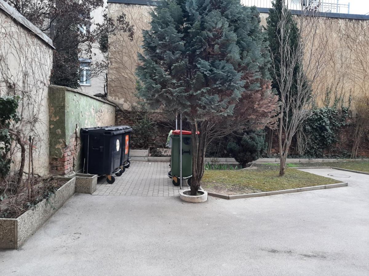 Brilliant View: Balcony Home, Modern, Stylish And Newly Renovated * Viena